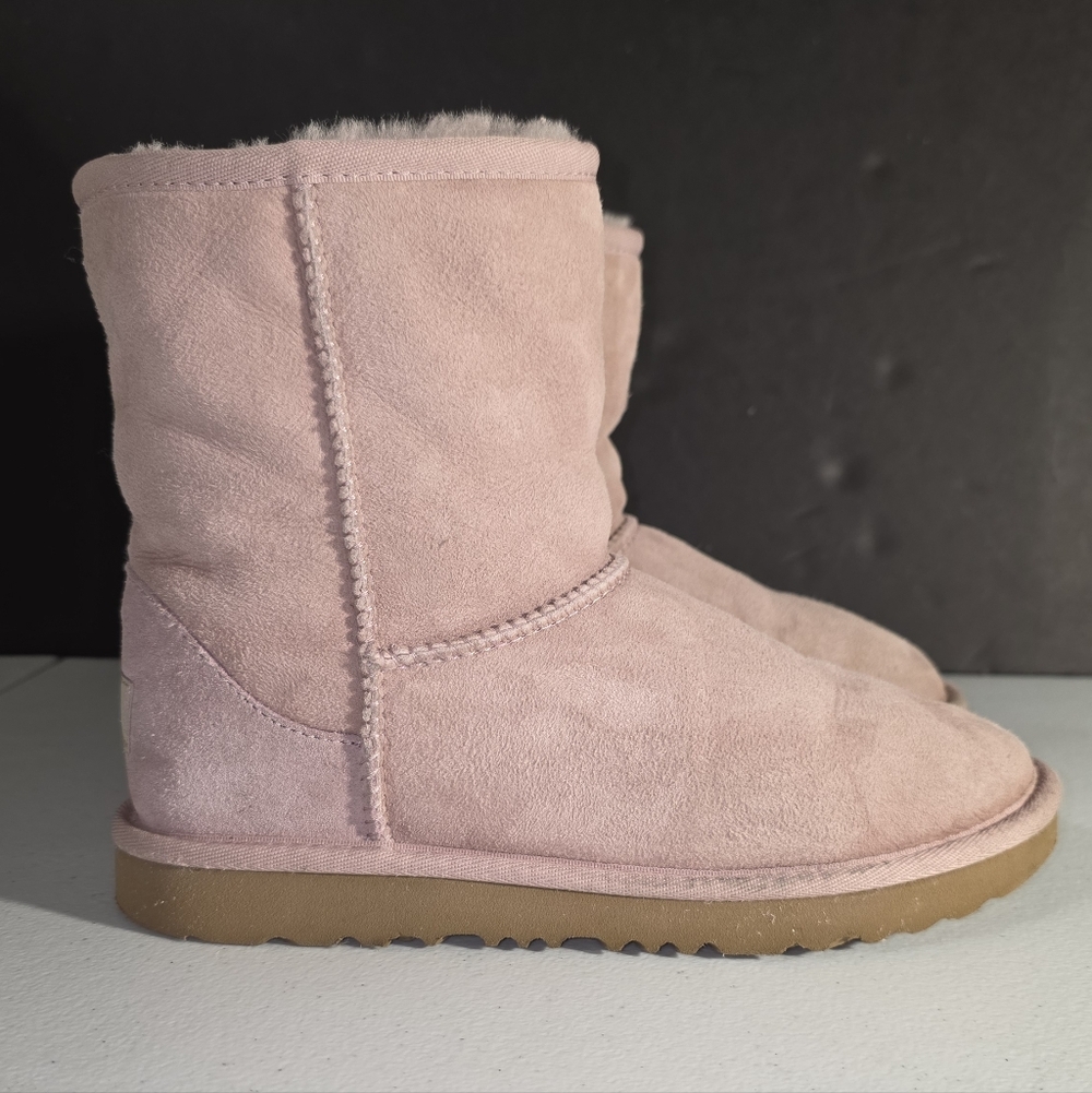 UGG Classic II Boot Grade School /Big Kid size 4 (36) Fluffy Pink Dawn